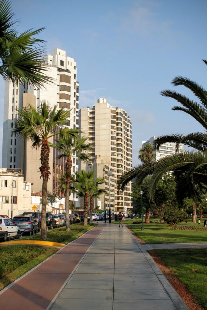 Highrise apartments and hotels, bars, and an almost calm atmosphere separates MiraFlores from the rest of Lima