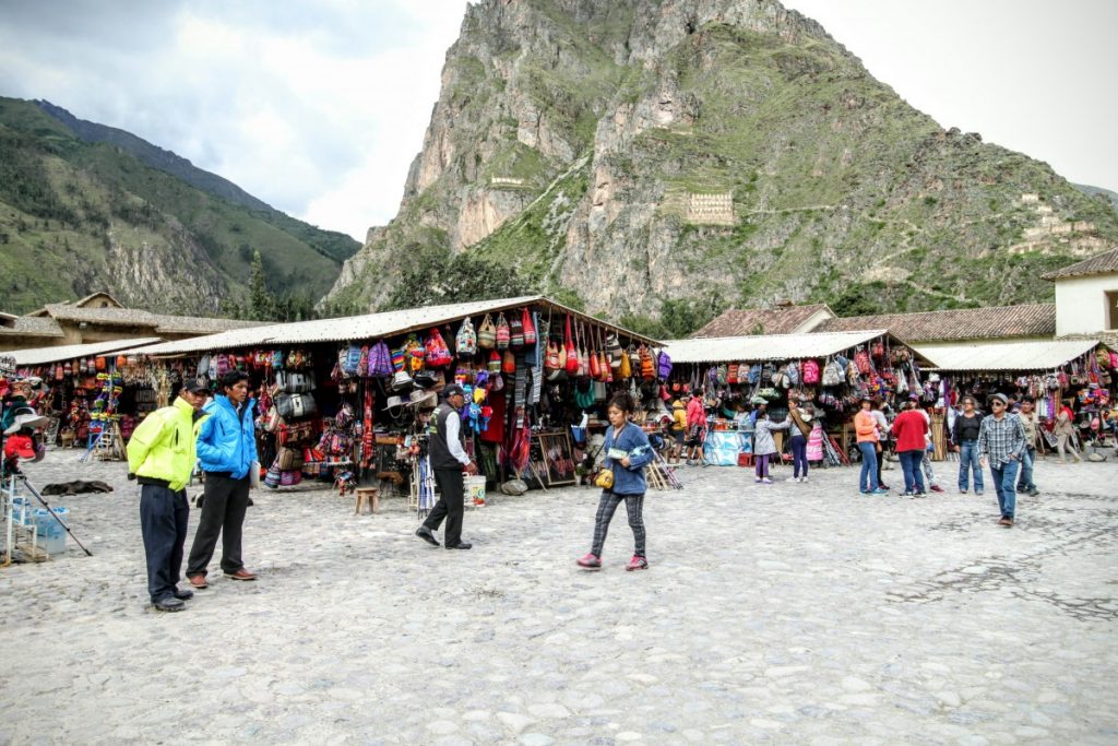 Tourist market in Ollantaytanbo